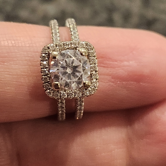 Beautiful 18k gold and diamond ring from Simon G in very good condition. - Picture 3 of 13